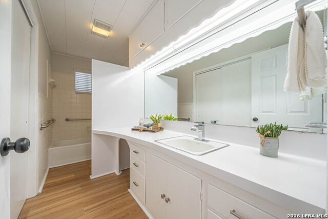 Image 20 of 32 For 723 Glamis  