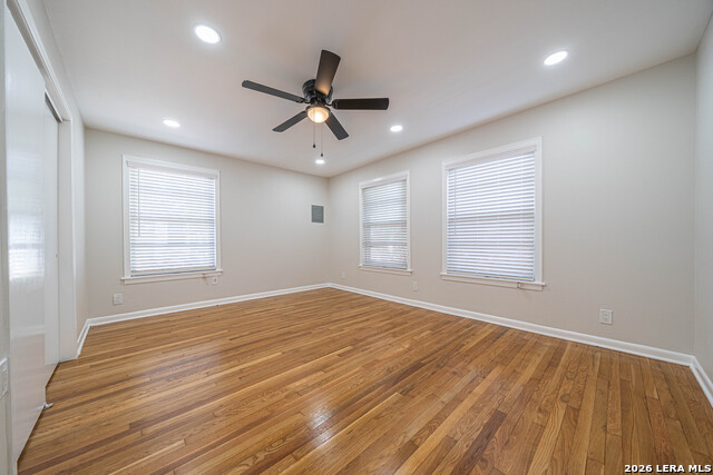 Image 22 of 32 For 723 Glamis  