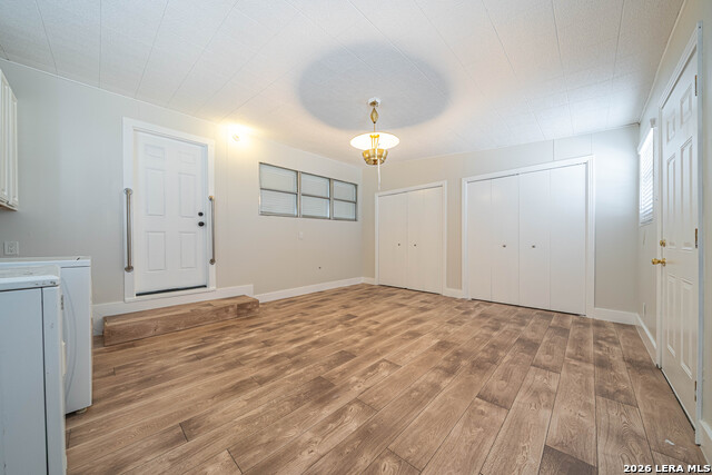 Image 25 of 32 For 723 Glamis  