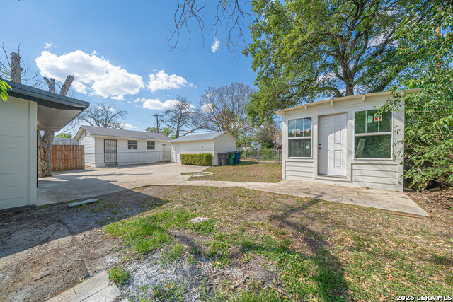 Image 26 of 32 For 723 Glamis  