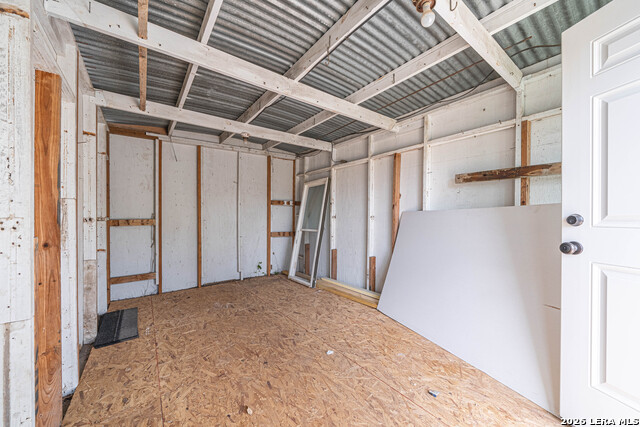 Image 31 of 32 For 723 Glamis  