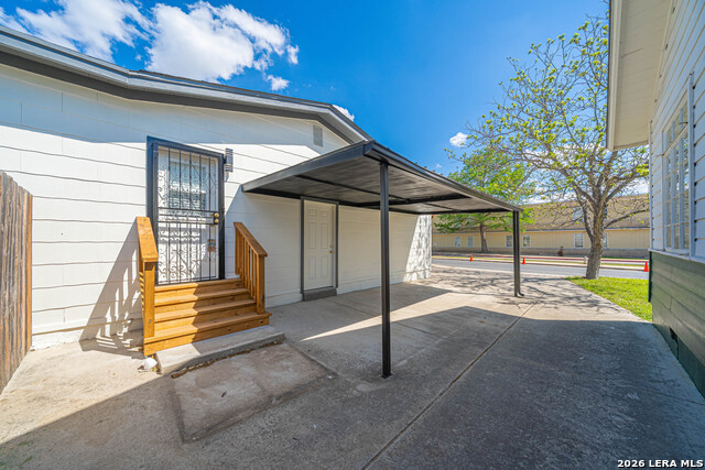 Image 5 of 32 For 723 Glamis  