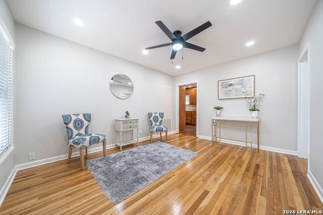 Image 6 of 32 For 723 Glamis  