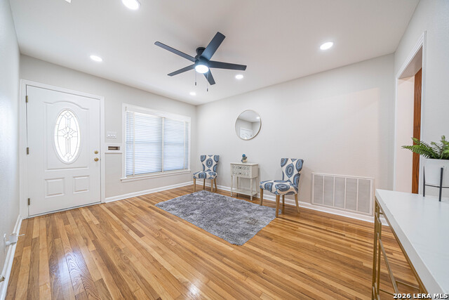 Image 7 of 32 For 723 Glamis  