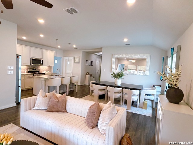 Image 3 of 11 For 3834 Glenloch