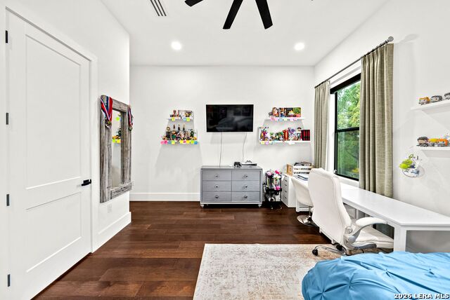 Image 33 of 81 For 721 Timber Bluff