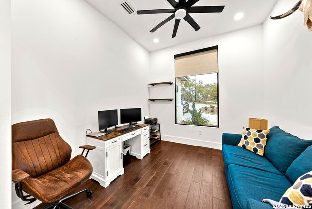 Image 40 of 81 For 721 Timber Bluff