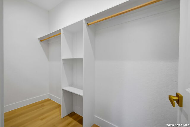 Image 27 of 50 For 931 Highland Blvd E