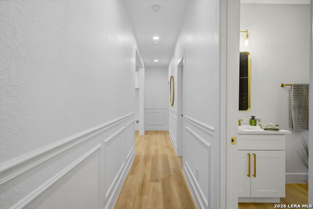 Image 32 of 50 For 931 Highland Blvd E