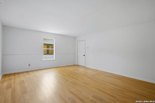 Image 37 of 50 For 931 Highland Blvd E