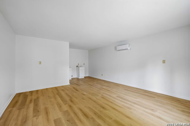 Image 38 of 50 For 931 Highland Blvd E