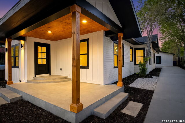 Image 4 of 50 For 931 Highland Blvd E