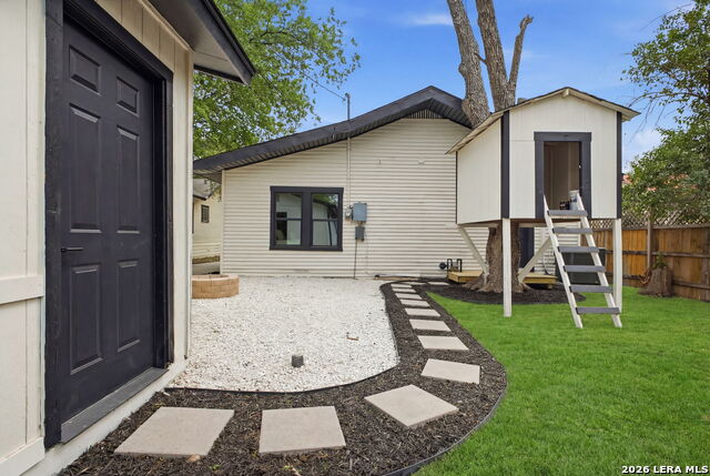 Image 43 of 50 For 931 Highland Blvd E