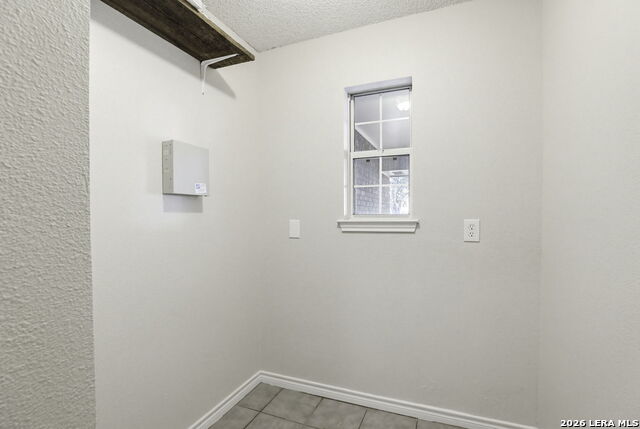 Image 26 of 39 For 8416 Fm 541  