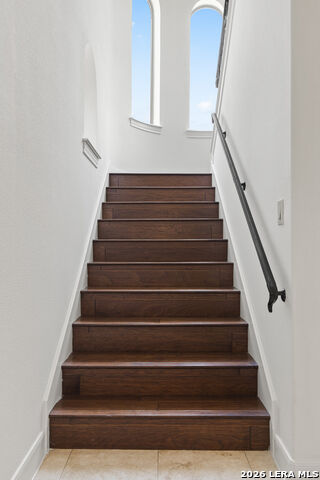 Image 25 of 75 For 24903 Parview Cir