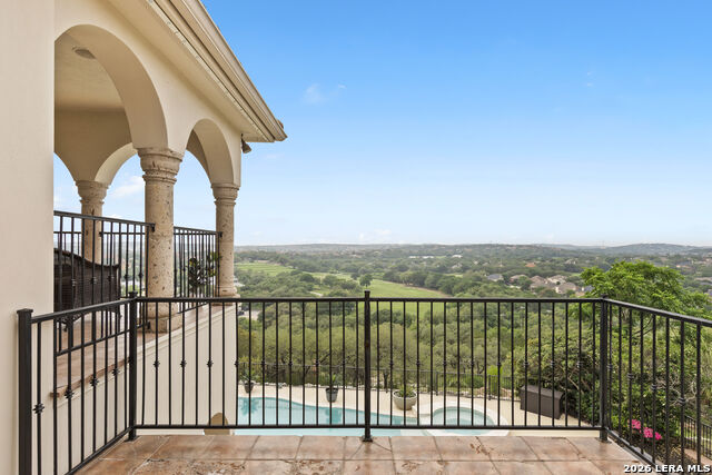 Image 30 of 75 For 24903 Parview Cir