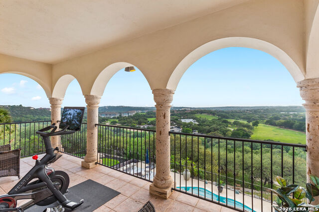 Image 35 of 75 For 24903 Parview Cir