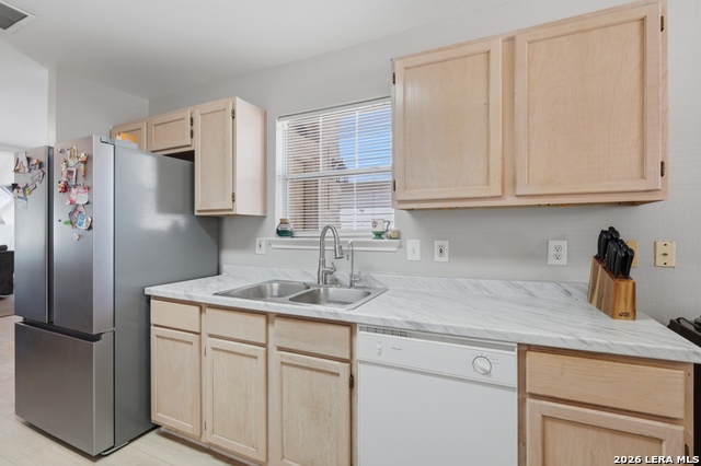 Image 5 of 17 For 10318 Tiger Hunt