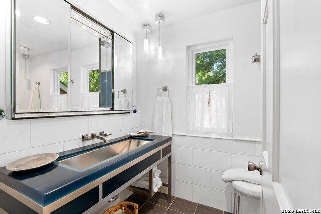 Image 17 of 30 For 8103 New Braunfels N 12