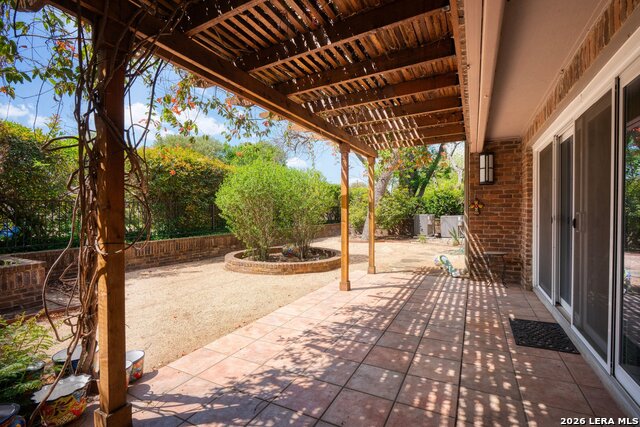 Image 23 of 30 For 8103 New Braunfels N 12