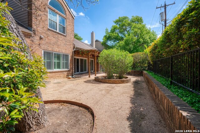 Image 26 of 30 For 8103 New Braunfels N 12