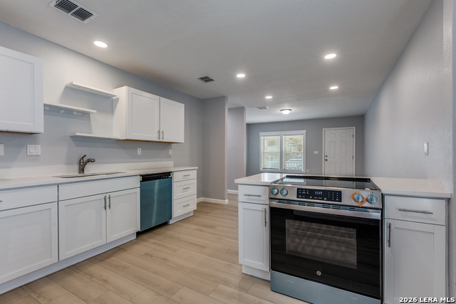 Image 4 of 12 For 2371 Burnet  