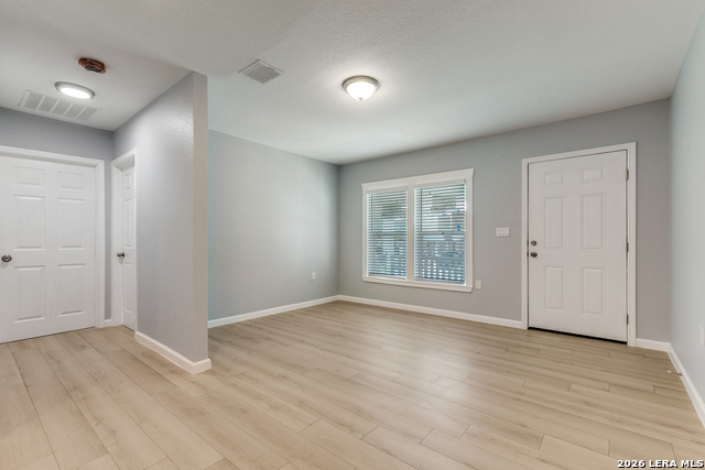 Image 5 of 12 For 2371 Burnet  