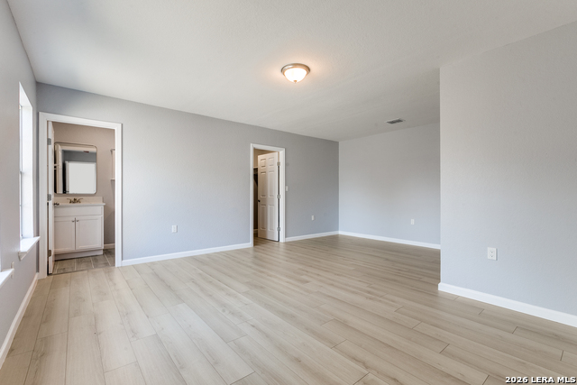 Image 9 of 12 For 2371 Burnet  