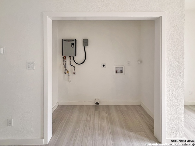 Image 24 of 31 For 419 Huisache W