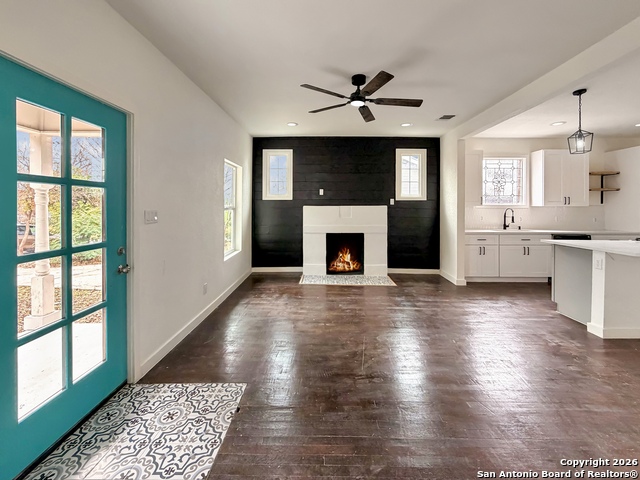 Image 6 of 31 For 419 Huisache W