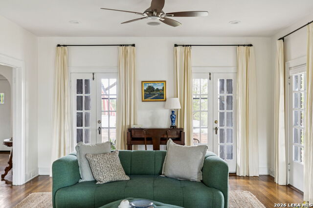 Listing photo id 10 for 110 Henderson St