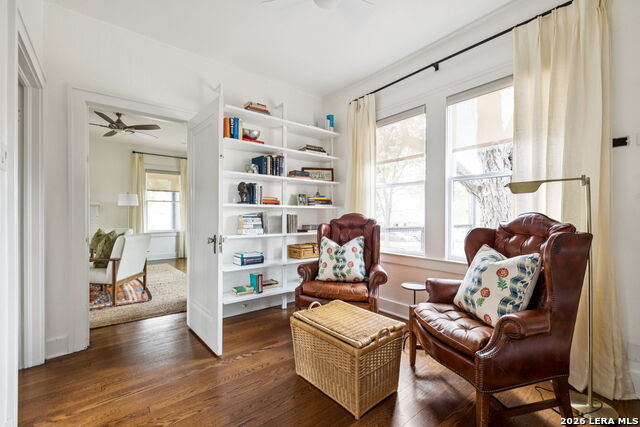 Listing photo id 11 for 110 Henderson St