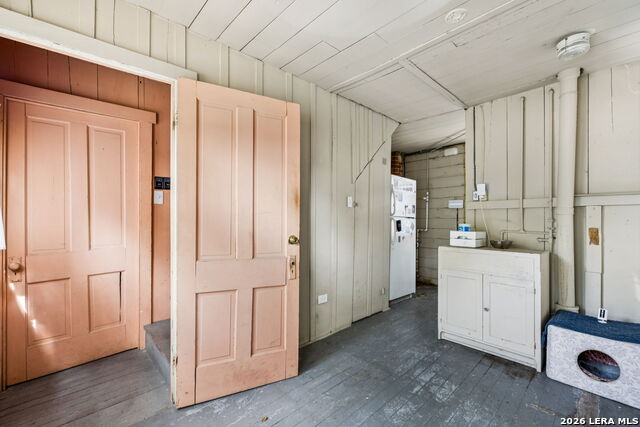 Listing photo id 42 for 110 Henderson St