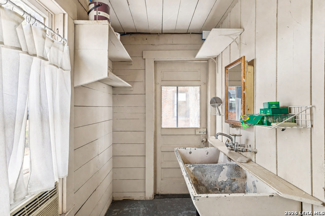 Listing photo id 43 for 110 Henderson St