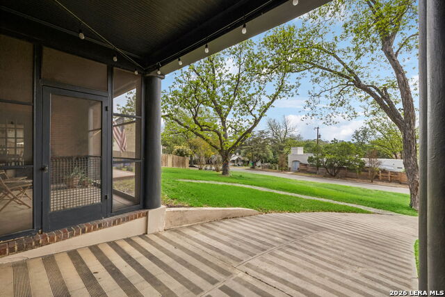 Listing photo id 4 for 110 Henderson St