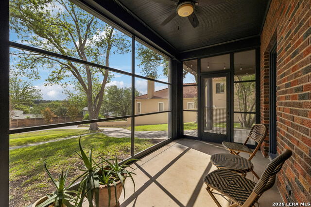 Listing photo id 5 for 110 Henderson St