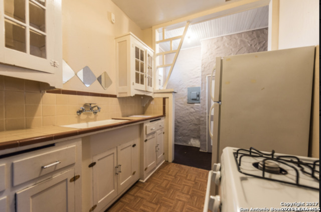 Image 2 of 6 For 329 Huisache  1,3