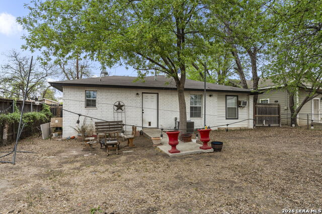 Image 18 of 23 For 320 Sharer  