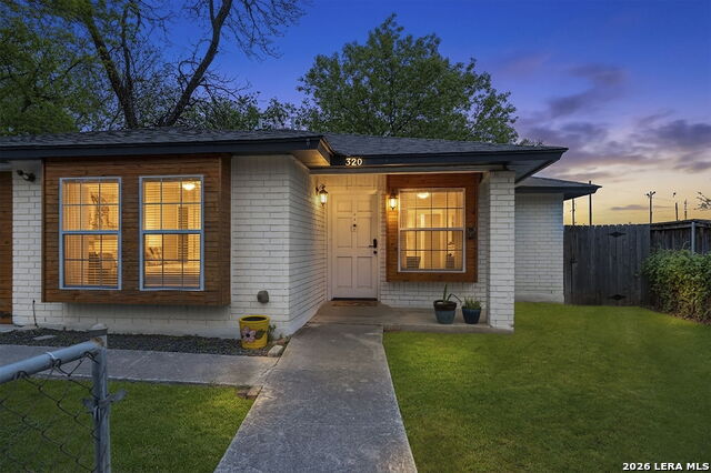 Image 3 of 23 For 320 Sharer  