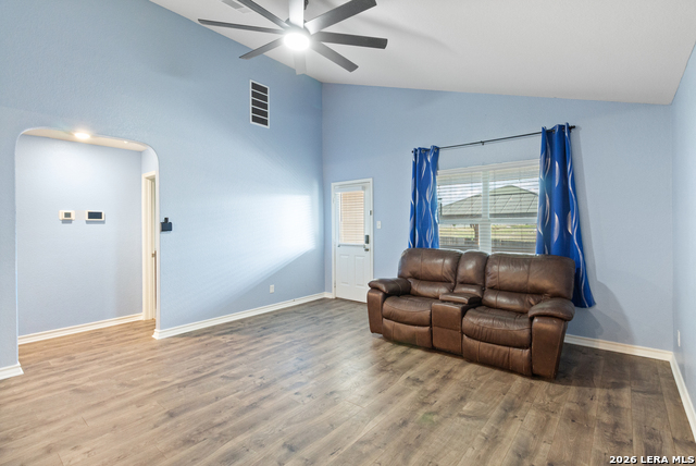 Listing photo id 8 for 13118 Cadenza Creek