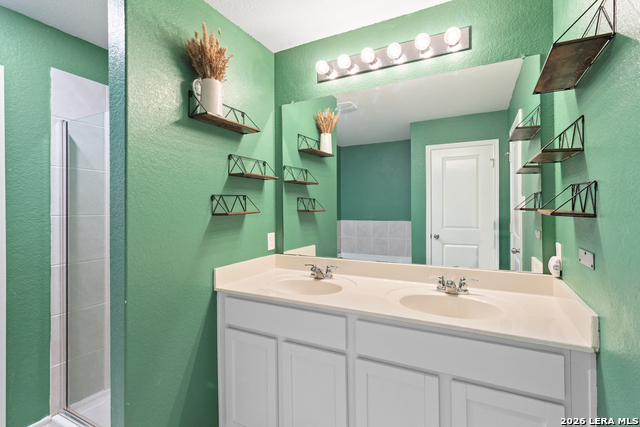 Listing photo id 14 for 13118 Cadenza Creek