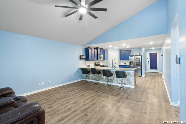 Listing photo id 7 for 13118 Cadenza Creek