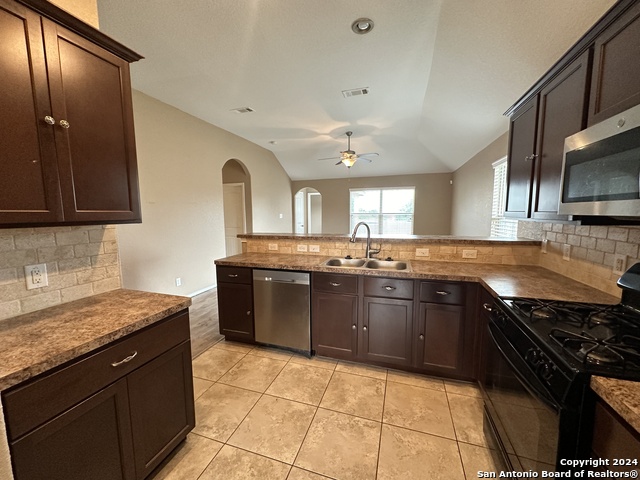 Image 9 of 18 For 3327 Candlemoon Dr