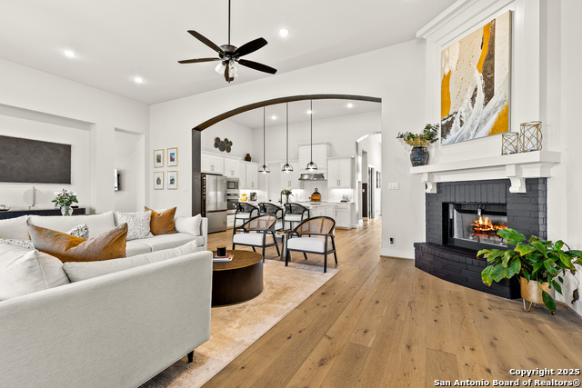 Image 18 of 63 For 507 Caliban  