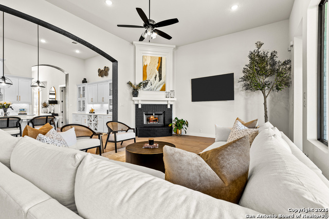 Image 21 of 63 For 507 Caliban  