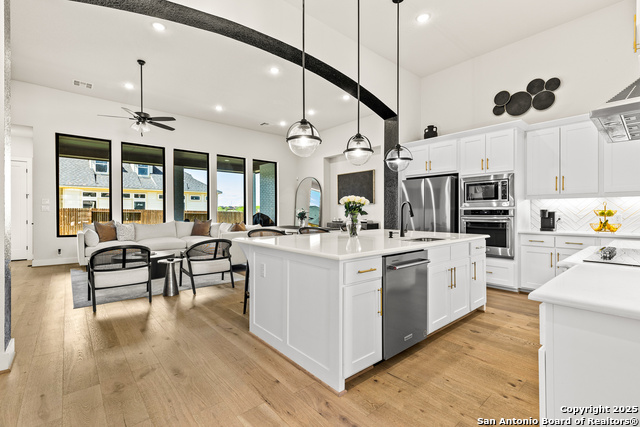 Image 6 of 63 For 507 Caliban  