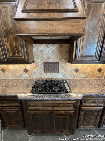 Image 15 of 43 For 18910 Real Ridge