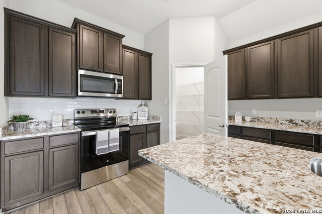 Image 11 of 49 For 6447 Aj  