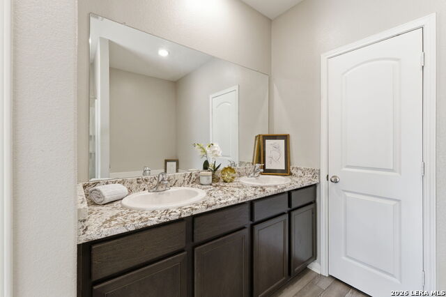 Image 24 of 49 For 6447 Aj  