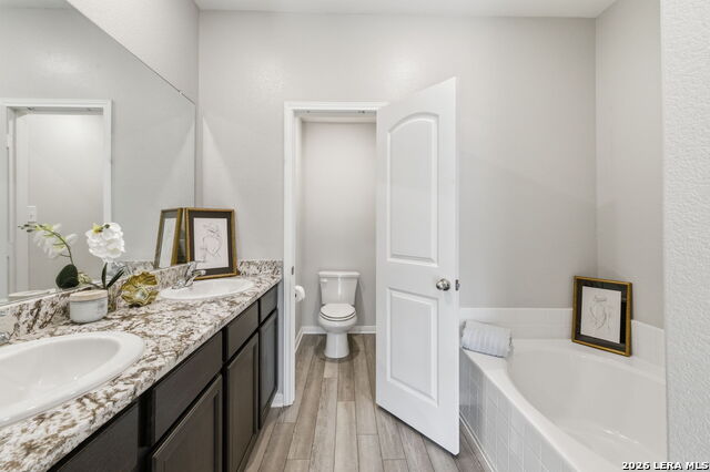 Image 25 of 49 For 6447 Aj  